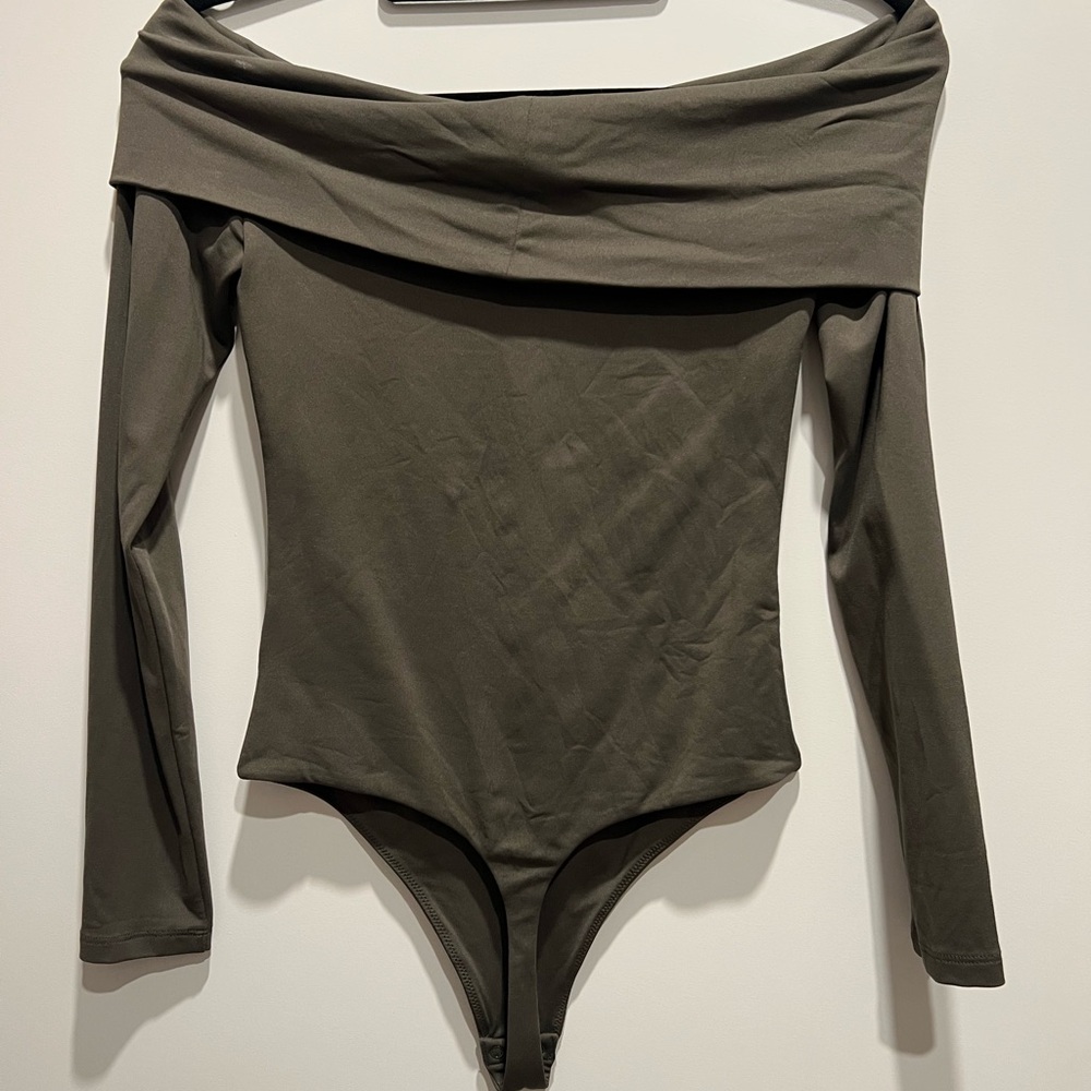 Aritzia Deco Off-Shoulder Long Sleeve Bodysuit